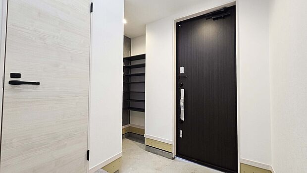 【玄関】玄関にはSICがございます！