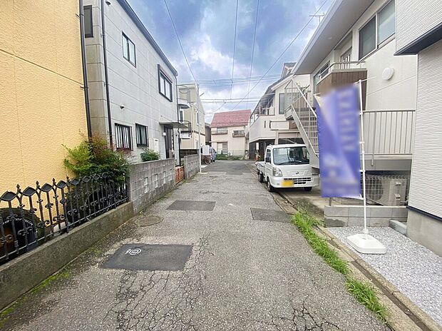 【前面道路】前面道路は交通量も少なく安心!