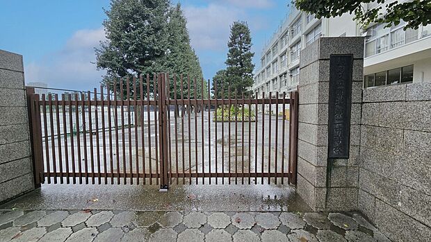 練馬区立開成第二中学校(約1,362m)