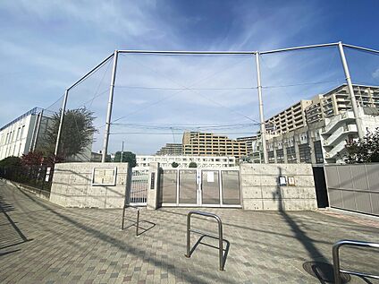 世田谷区立塚戸小学校 856ｍ