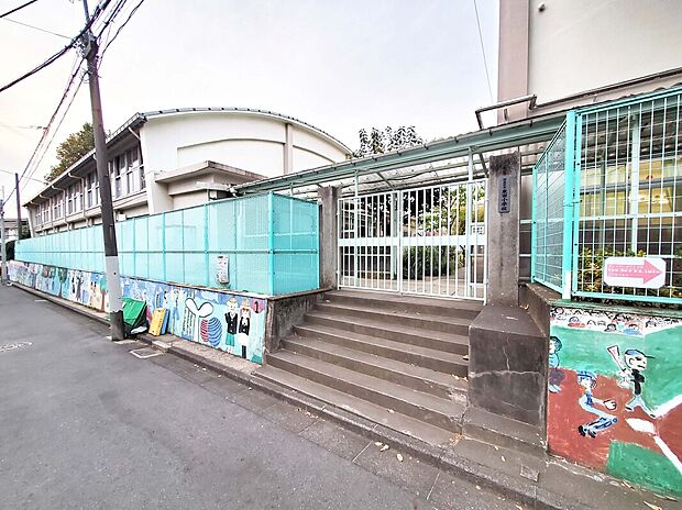 杉並区立東田小学校(約530m)