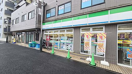 ファミリーマート豊島園駅前店 676ｍ