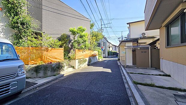【前面道路】前面道路は交通量も少なく安心！