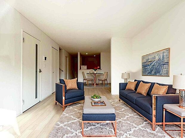 (現況の物件写真に、CG による画像処理を行っています。家具、家電、照明器具、小物、カーテン、その他のイメージはCG です。)