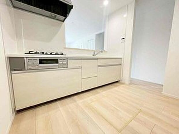 家族とコミュニケーションしながら調理ができる対面式キッチンを採用。小さなお子さまを見守りながら、家事を行うことができます。