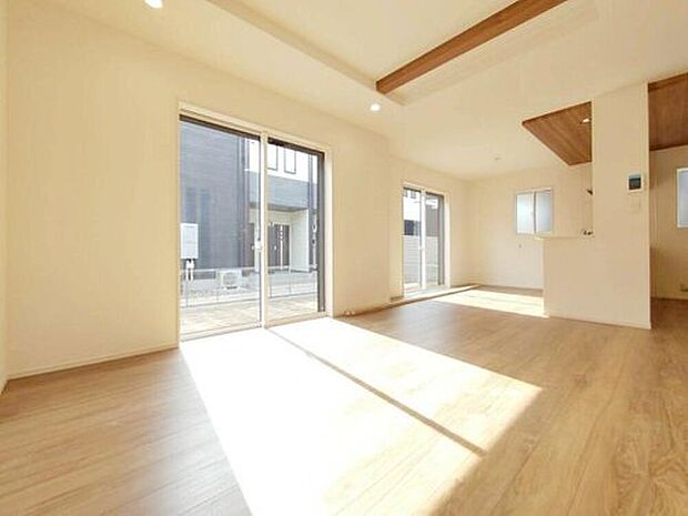 広々としたLDKは、自分好みのインテリアをレイアウトする楽しみが増えます。季節ごとの模様替えなども、家族との恒例行事になりそうです♪