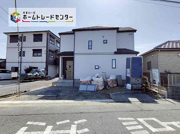 全1邸☆
並列3台駐車可能♪
足場が外れました!内覧可能です♪ぜひ現地にて、実際の日当たりなどご確認いただけます♪ご見学はお気軽にお問い合わせください☆