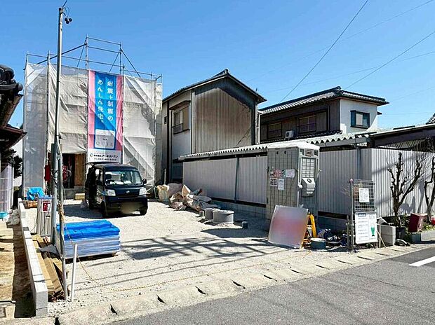 全１棟☆
駐車４台可能♪
住宅の構造や設備仕様・完成イメージなどのご質問はいつでもお気軽にお問い合わせ下さいませ☆資料もお送りいたします♪