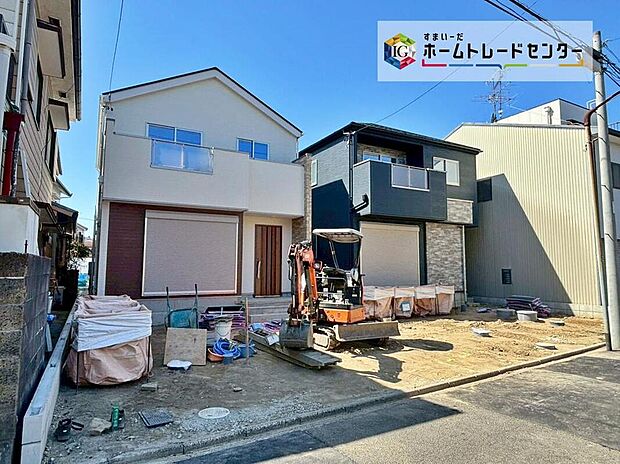 全２邸☆２号棟
並列２台駐車可能♪
完成に向けて現在建築工事中です☆設備や構造などご説明いたします！お気軽にお問い合わせください♪　