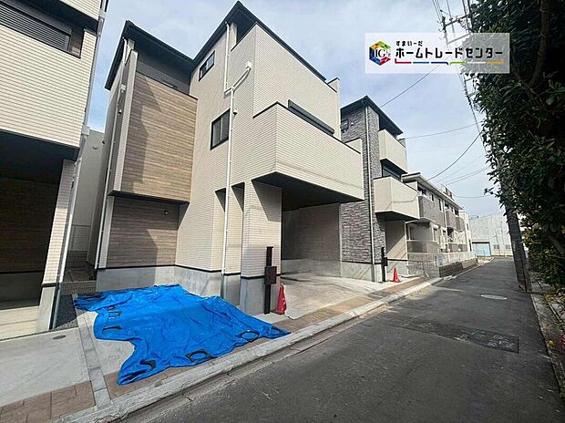 全3棟☆左2号棟・右3号棟
並列駐車2台可能♪
完成しておりますので、室内ご内覧いただけます♪お気軽にお問い合わせください♪