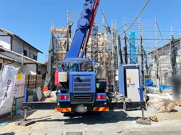 １号棟
飯田グループホールディングス唯一の販売専門会社の社員が当物件をご案内させて頂きます。長期優良住宅♪各棟、並列駐車２台可能！陽当り良好なお庭付きです♪