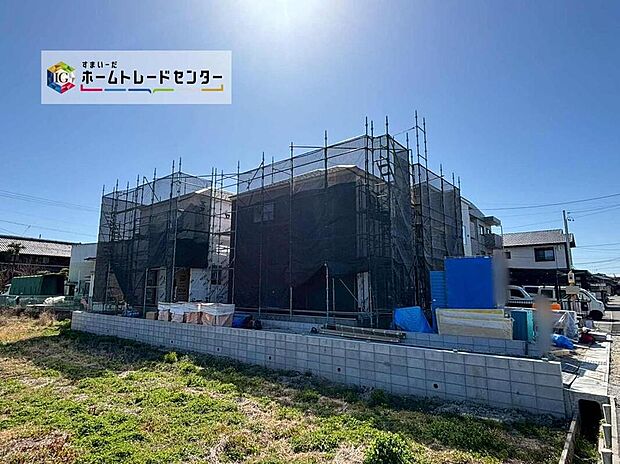 全２邸☆奥２号棟
駐車２台可能♪
完成に向けて現在建築工事中です☆住宅の構造や設備仕様・完成イメージなどの資料もお送りいたします♪お気軽にお問い合わせ下さい☆