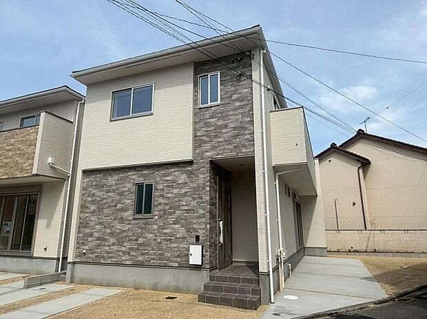 ２号棟＞３台駐車可能♪完成しております！本日内覧可能です！弊社では現地販売会を行っておりません。現地ご見学の際はお気軽にお問い合わせ下さい☆