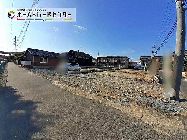 陽当りの良い道路に面したお住まい。道路幅も広めで、開放感たっぷり♪交通量が少ない住宅街なので雨の日でも車の走行音も気になりません。
