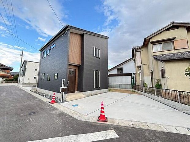 【現地外観写真】1号棟のみ☆
堂々完成いたしました!ぜひ現地にて、実際の建物・街並み・陽当たり等ご確認下さい♪お気軽にお問い合わせください☆