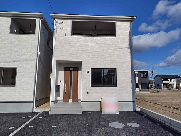 【完成予想図(外観)】１号棟
完成しております！本日内覧可能です！弊社では現地販売会を行っておりません。現地ご見学の際はお気軽にお問い合わせ下さい☆