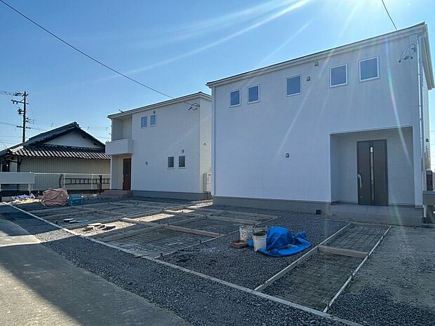 【現地外観写真】３号棟
室内完成しました！本日内覧可能です♪ぜひ現地にて、実際の建物・街並み・日当たり等ご確認下さい♪お気軽にお問い合わせください☆設備や構造などご説明いたします！