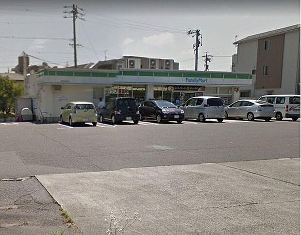 ファミリーマート港甚兵衛通店(約456m)