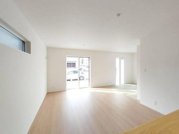 【リビング】LDK明るく開放的に演出する吹き抜けを採用しました☆
いつでも家族の声が聞こえてくるような明るいおうちになりそう♪