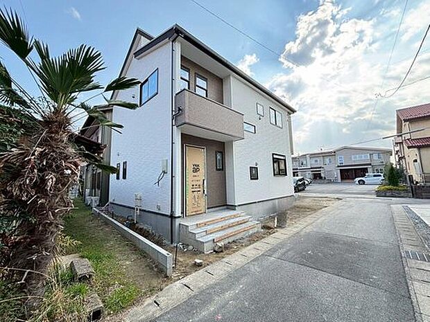 【現地外観写真】全1邸☆
建築中のためモデルハウスで構造説明会を開催しております☆設備や構造などご説明いたします!お気軽にお問い合わせください♪