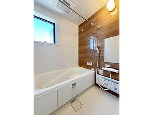 【浴室】１坪以上広さを設けた浴室で、ゆったりバスタイム♪
お子様と一緒に入るにも充分な広さです。
一日の疲れを癒せます♪