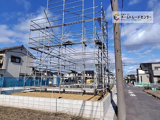 【現地外観写真】全１邸☆
並列２台駐車可能♪
完成に向けて現在建築工事中です☆土日・平日を問わず毎日モデルハウスにて物件説明会を開催中☆