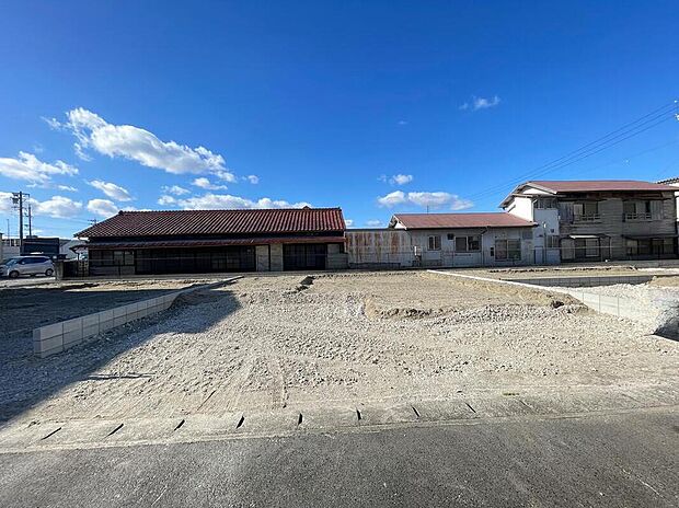 【現地外観写真】３号棟
建築中のためモデルハウスで構造説明会を開催しております☆設備や構造などご説明いたします！お気軽にお問い合わせください♪