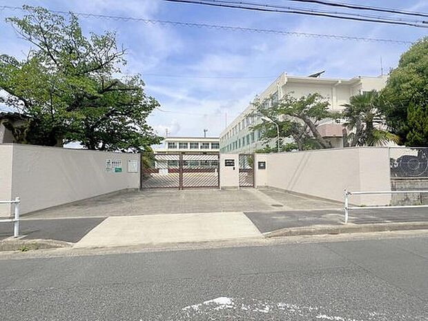 名古屋市立八社小学校(約560m)