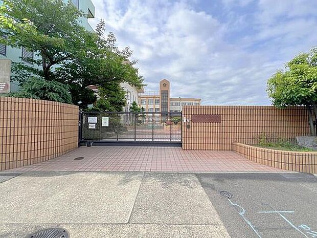 名古屋市立米野小学校(約187m)