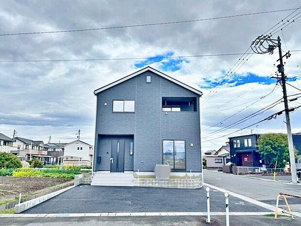 【現地外観写真】駐車並列３台可能♪
完成しております！本日内覧可能です！弊社では現地販売会を行っておりません。現地ご見学の際はお気軽にお問い合わせ下さい☆