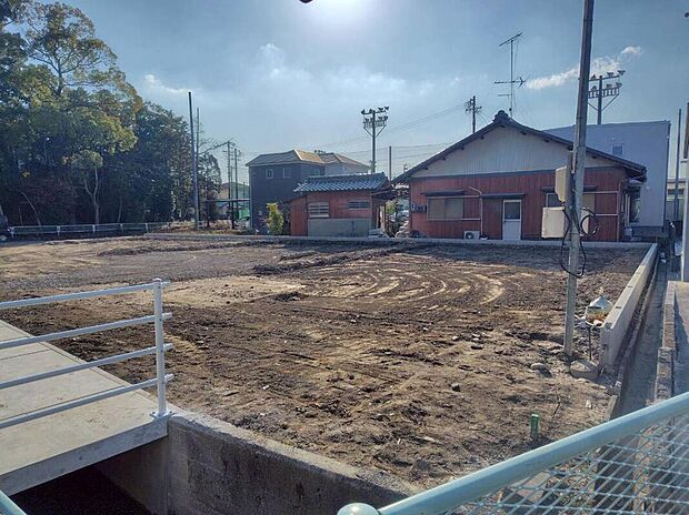 【現地外観写真】全３邸☆
住宅の構造や設備仕様・完成イメージなどのご質問はいつでもお気軽にお問い合わせ下さいませ☆資料もお送りいたします♪