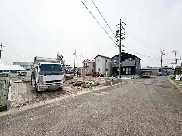 【現地外観写真】カースペース４台可能♪