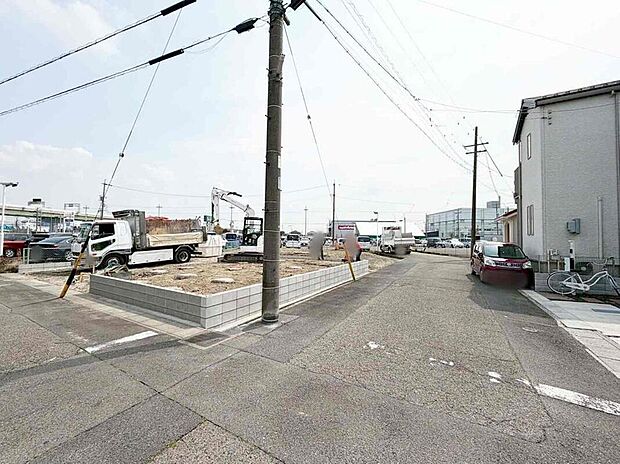 【前面道路含む現地写真】前面道路は交通量の少ない道路です。