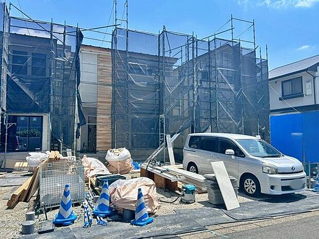 【現地外観写真】全３邸☆２号棟
完成に向けて現在建築工事中です☆設備や構造などご説明いたします！お気軽に０１２０-８８８-９８３までお問い合わせください♪
