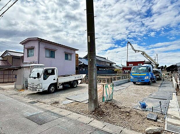 【現地外観写真】住宅の構造や設備仕様・完成イメージなどのご質問はいつでもお気軽にお問い合わせ下さいませ☆資料もお送りいたします♪