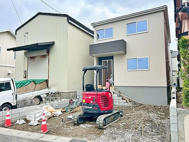 【現地外観写真】室内完成しました！本日内覧可能です♪ぜひ現地にて、実際の建物・街並み・日当たり等ご確認下さい♪お気軽にお問い合わせください☆