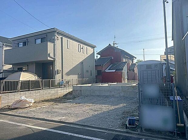 【現地外観写真】全１棟☆
駐車３台可能♪
建築中のためモデルハウスで構造説明会を開催しております☆設備や構造などご説明いたします！お気軽にお問い合わせください♪