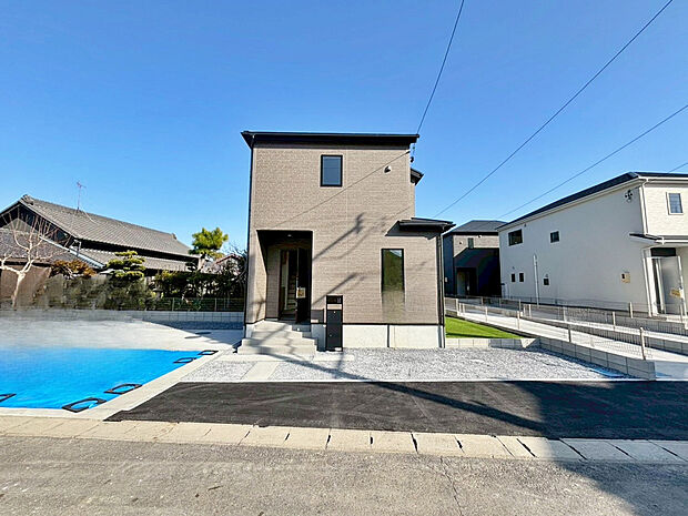 【 現地外観写真】全4邸☆1号棟 完成しております!本日内覧可能です!弊社では現地販売会を行っておりません。現地ご見学の際はお気軽にお問い合わせ下さい☆