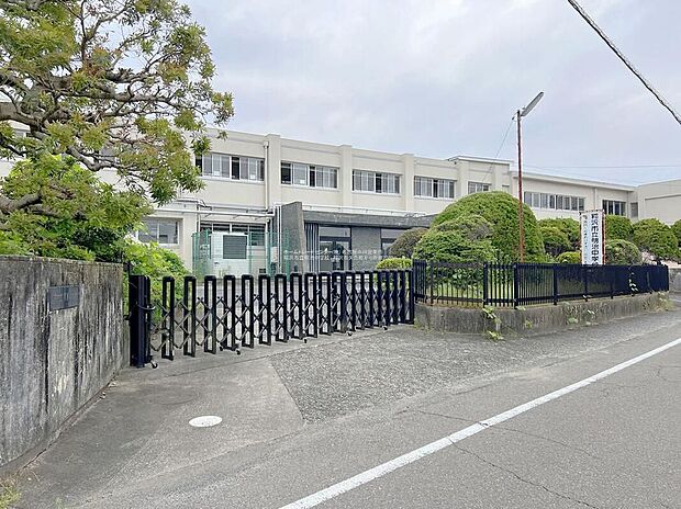 稲沢市立明治中学校（約2,100m）