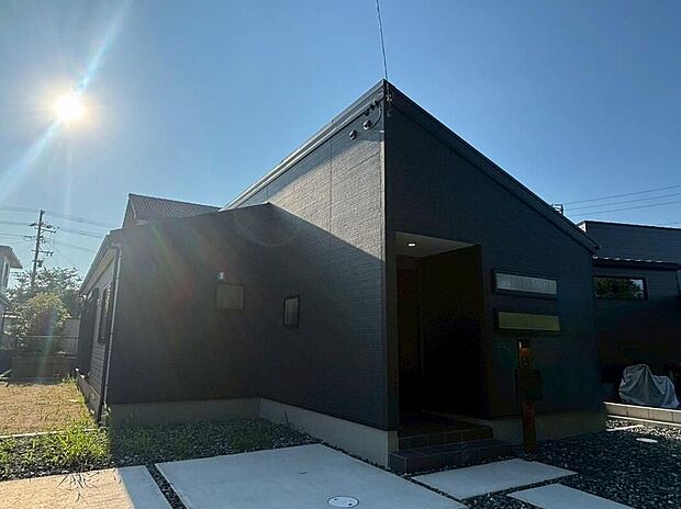 【現地外観写真】全２棟☆１号棟堂々完成しました！ぜひ現地にて、実際の建物・街並み・日当たり、住宅の構造や設備仕様など、いつでもお気軽にお問い合わせ下さい。