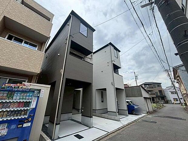 【現地外観写真】一戸建てのメリットは、「自分の土地」を自由に使えること。好きなペットが飼えるほか、ガーデニングやＤＩＹ、車やバイクの手入れなど様々な趣味を楽しめます♪

