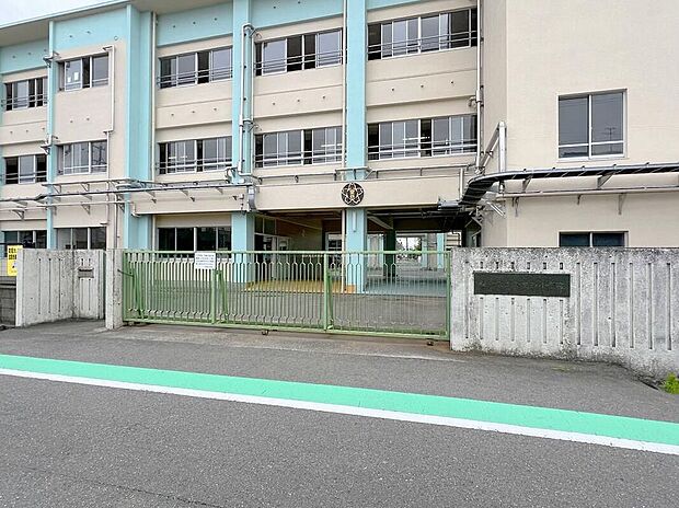 稲沢市立大里西小学校（約900m）