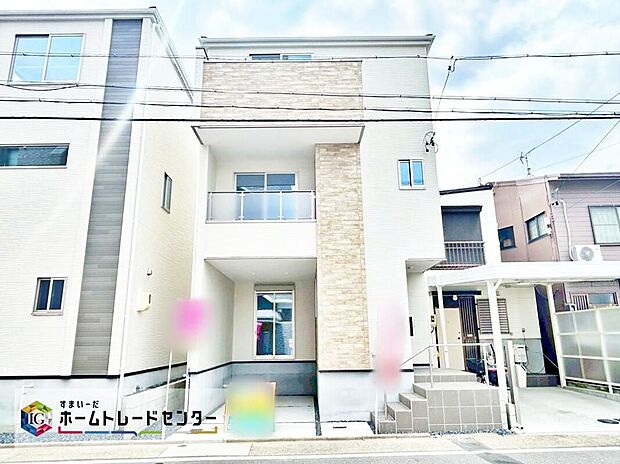 【現地外観写真】一戸建ての大きなメリットは、「自分の土地」を自由に使えること。好きなペットが飼えるほか、ガーデニングやDIY、車やバイクの手入れなど様々な趣味を楽しめます♪