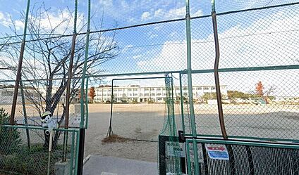 四日市市立泊山小学校 1700ｍ(徒歩22分)