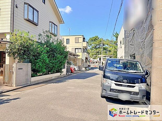 【前面道路含む現地写真】当物件のご案内につきましては、営業スタッフが丁寧に御対応します♪休日、お仕事帰りなど、ご都合に合わせていつでもご案内いたします♪周辺環境と併せて、実際に現地をご確認ください♪