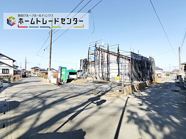 開放感溢れる81坪の敷地の平屋のお住まいをご紹介。リビングを中心に水回りや居室が位置しており、生活導線が快適なお住まいです。また、豊富な収納が暮らしの空間を美しく保ちやすくしてくれます