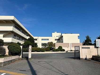 上里町立上里北中学校 1540m(徒歩20分)