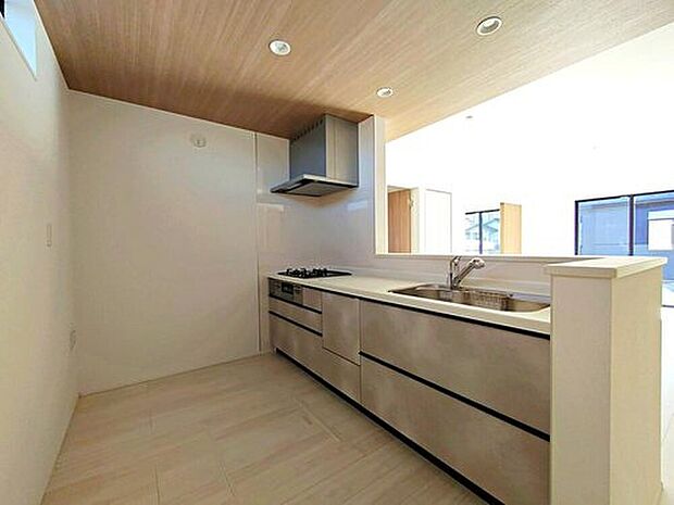 【キッチン】【1号棟】対面式システムキッチンです