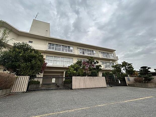 行田市立桜ケ丘小学校（約640m）