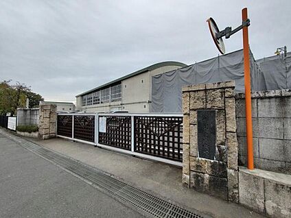 鴻巣市立鴻巣中央小学校 750m (徒歩10分)